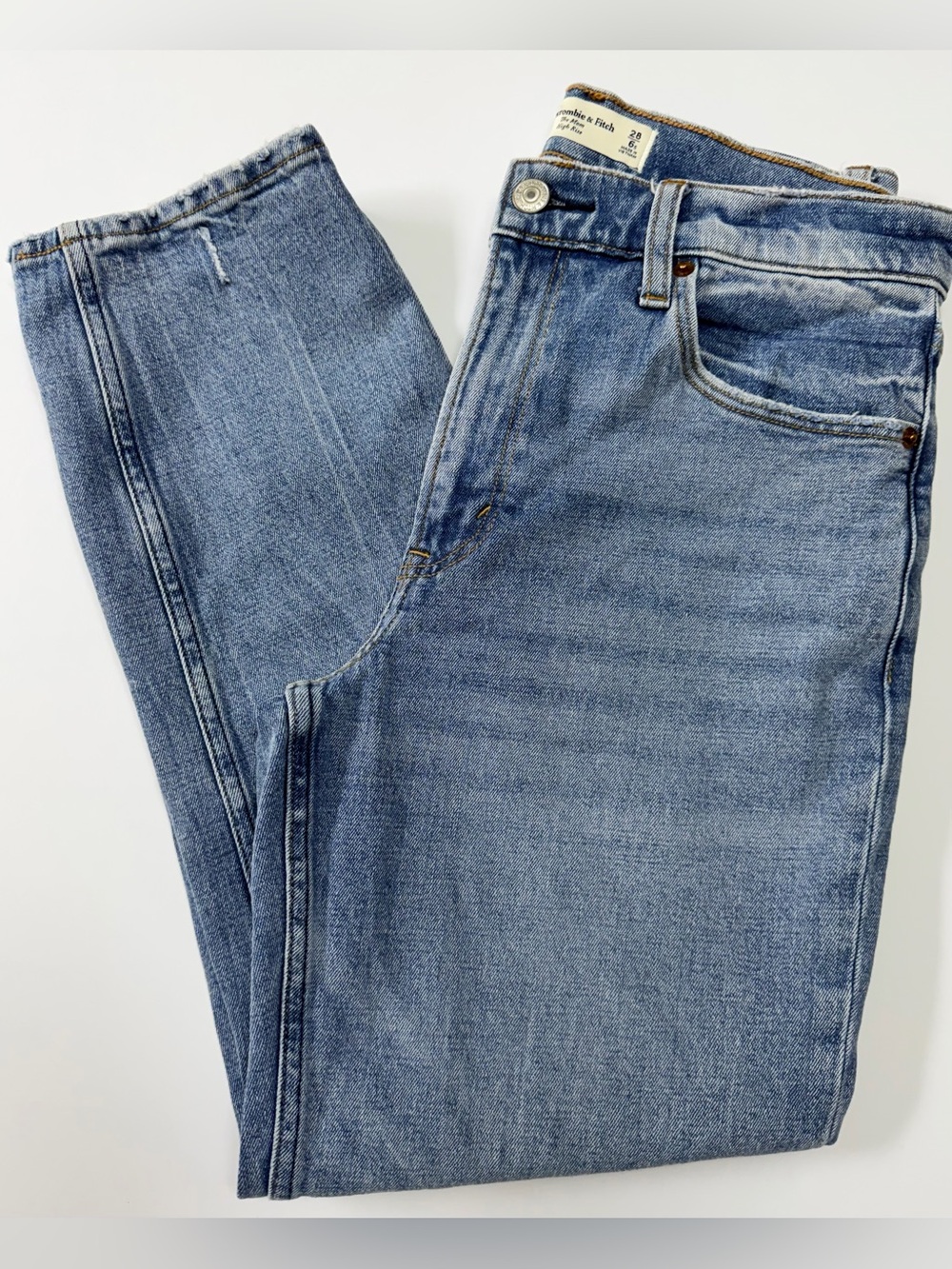 Abercrombie & Fitch The Mom High Rise Straight Leg Jeans Light Wash Size 28/6S